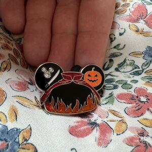 2024 Hidden Mickey Super Chaser Pin